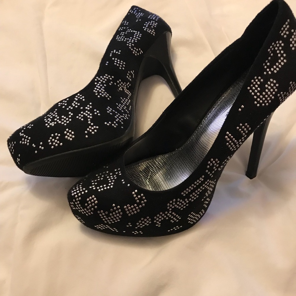Black and silver Pumps